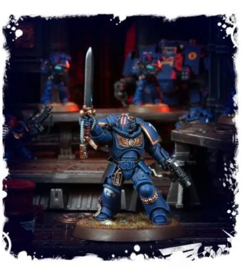 Warhammer 40,000: Space Marines (Primaris Lieutenant with Power Sword)